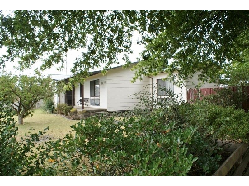 23 Western Avenue, Newborough VIC 3825