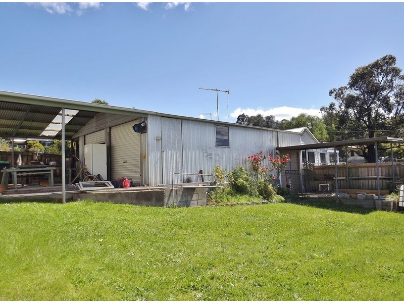 13 Roxburgh Road, Yallourn North VIC 3825