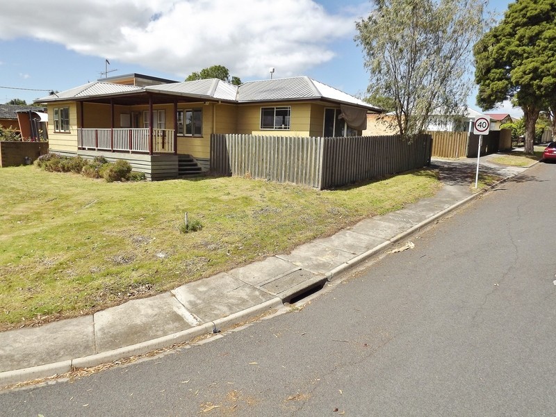 17 Paisley Street, Newborough VIC 3825