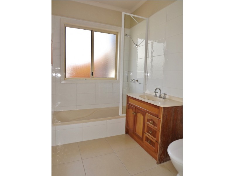 17 Paisley Street, Newborough VIC 3825