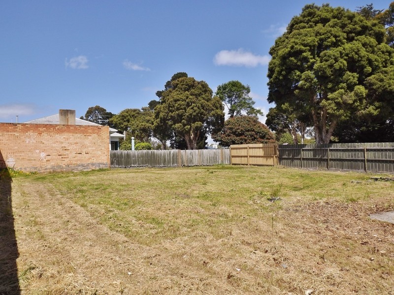 17 Paisley Street, Newborough VIC 3825