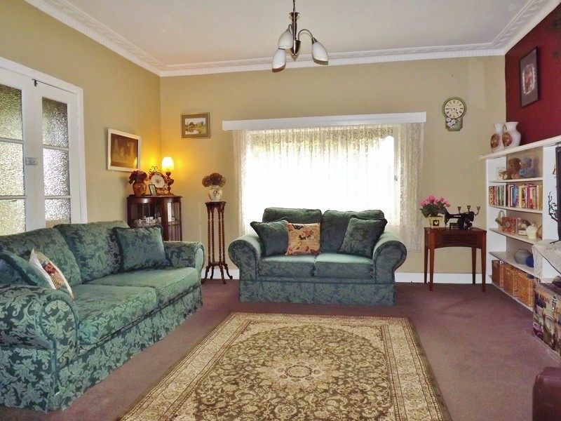 8 Coalville Road, Moe VIC 3825