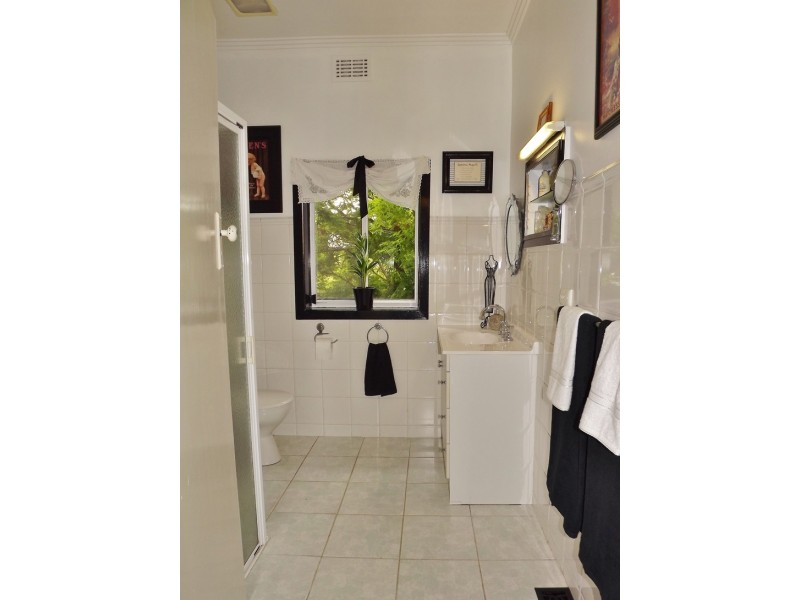 8 Coalville Road, Moe VIC 3825