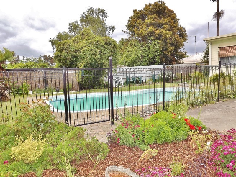 8 Coalville Road, Moe VIC 3825