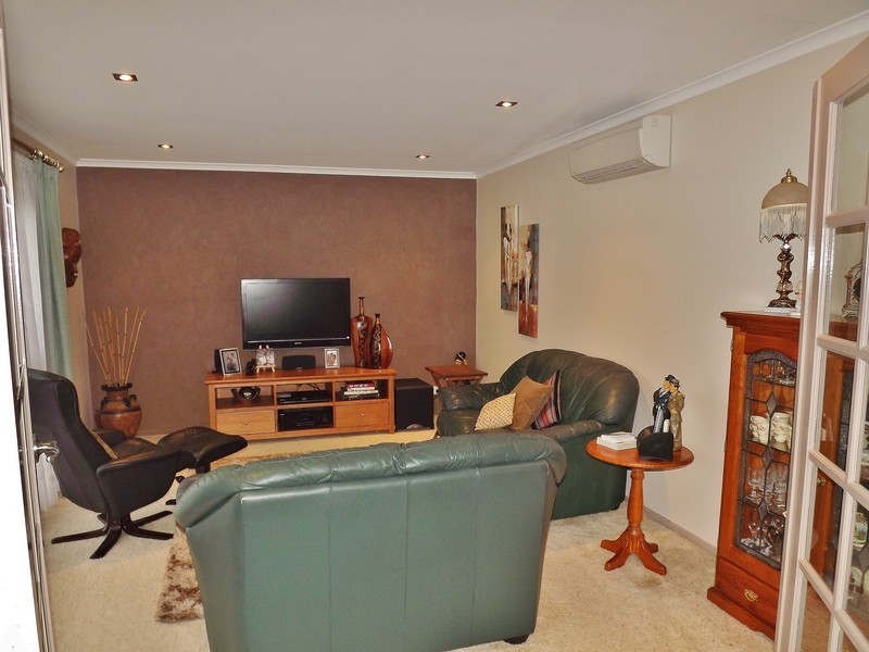 1 Amor Court, Newborough VIC 3825