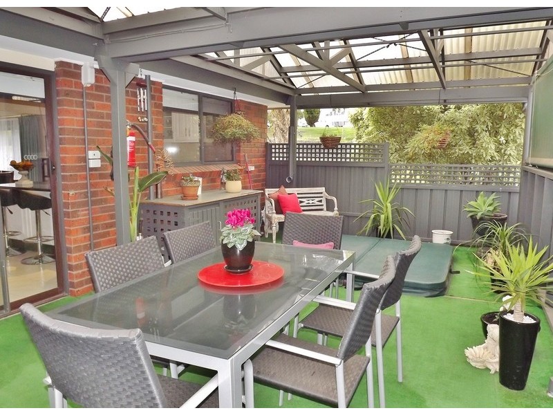 1 Amor Court, Newborough VIC 3825