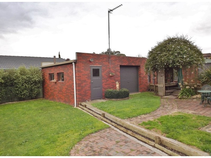 1 Amor Court, Newborough VIC 3825