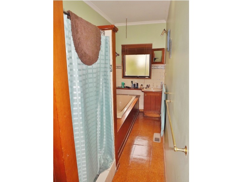 25 Railway Crescent, Moe VIC 3825