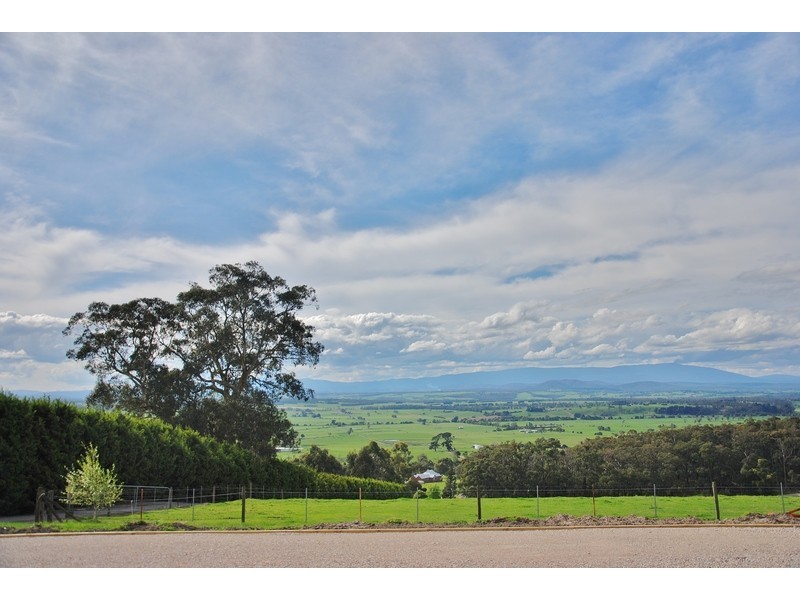 303 Mountain Glen Drive, Trafalgar East VIC 3824