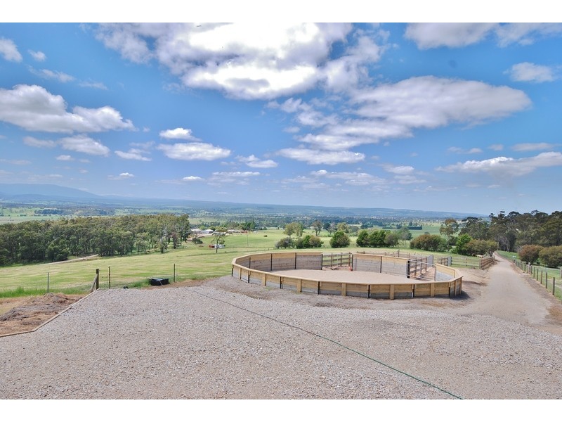 303 Mountain Glen Drive, Trafalgar East VIC 3824