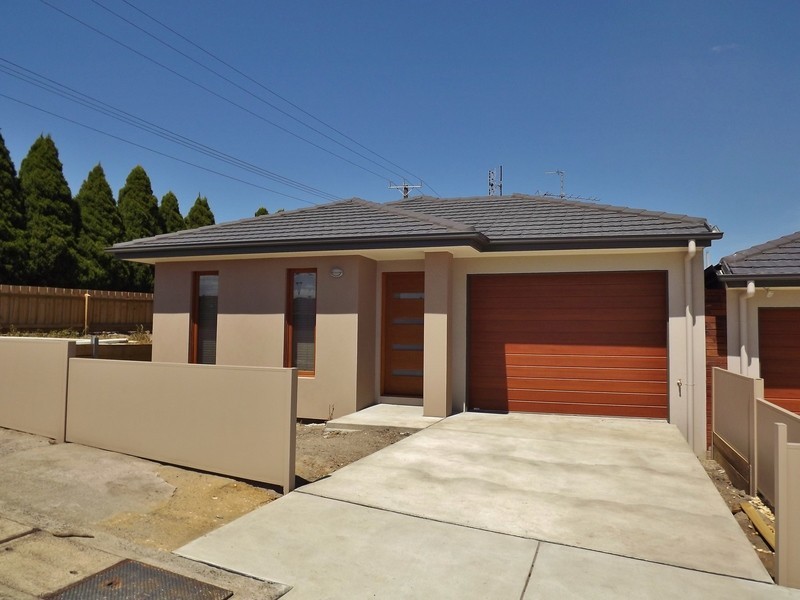 2C Boolarra Avenue, Newborough VIC 3825