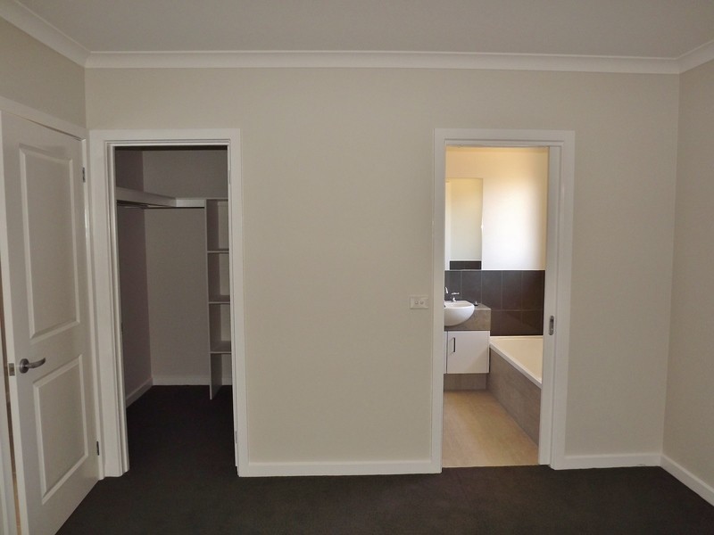 2C Boolarra Avenue, Newborough VIC 3825