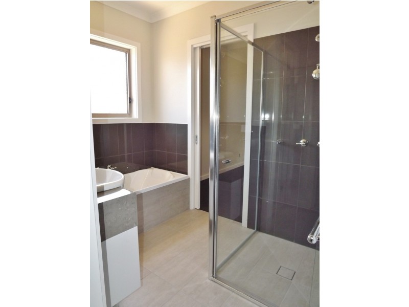 2C Boolarra Avenue, Newborough VIC 3825