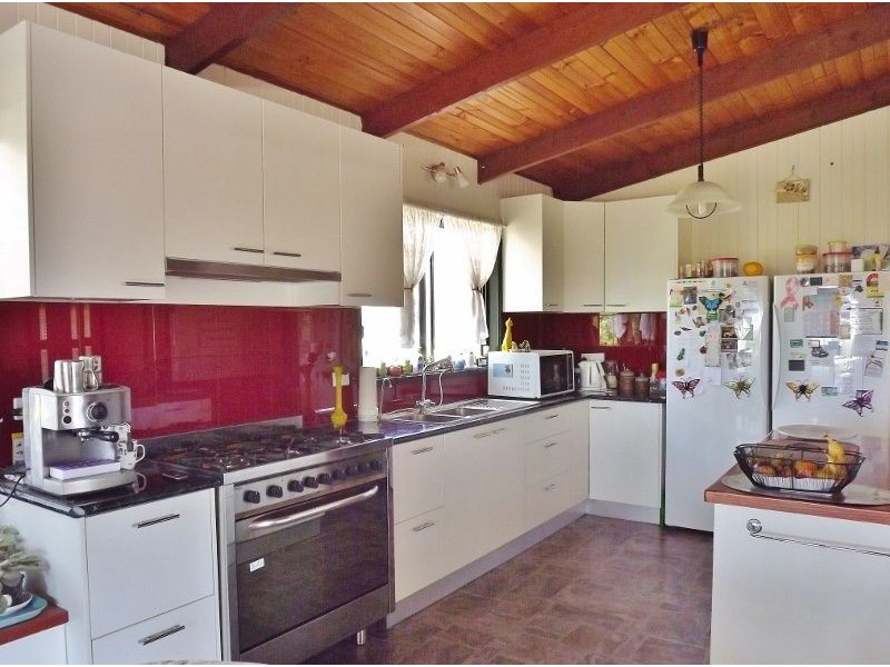 395 McDonalds Track, Hernes Oak VIC 3825