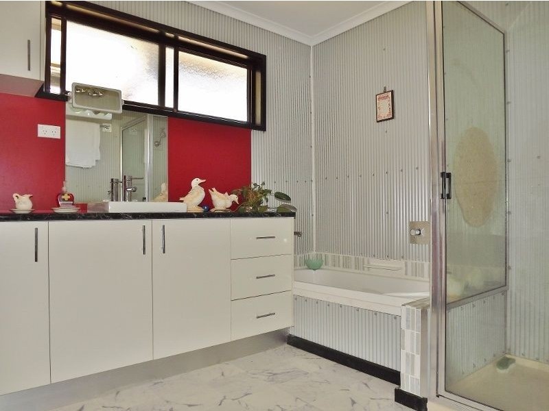 395 McDonalds Track, Hernes Oak VIC 3825