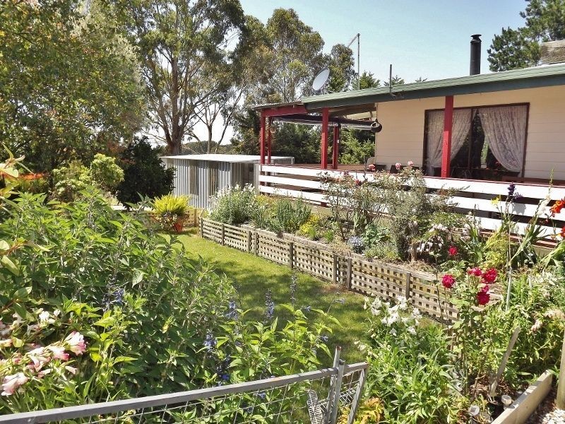 395 McDonalds Track, Hernes Oak VIC 3825