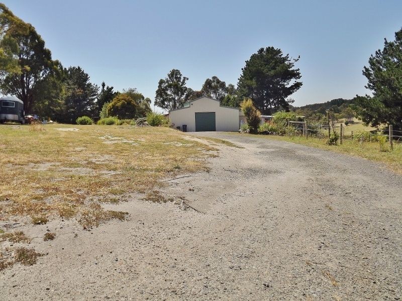 395 McDonalds Track, Hernes Oak VIC 3825