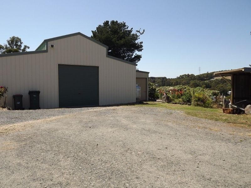 395 McDonalds Track, Hernes Oak VIC 3825