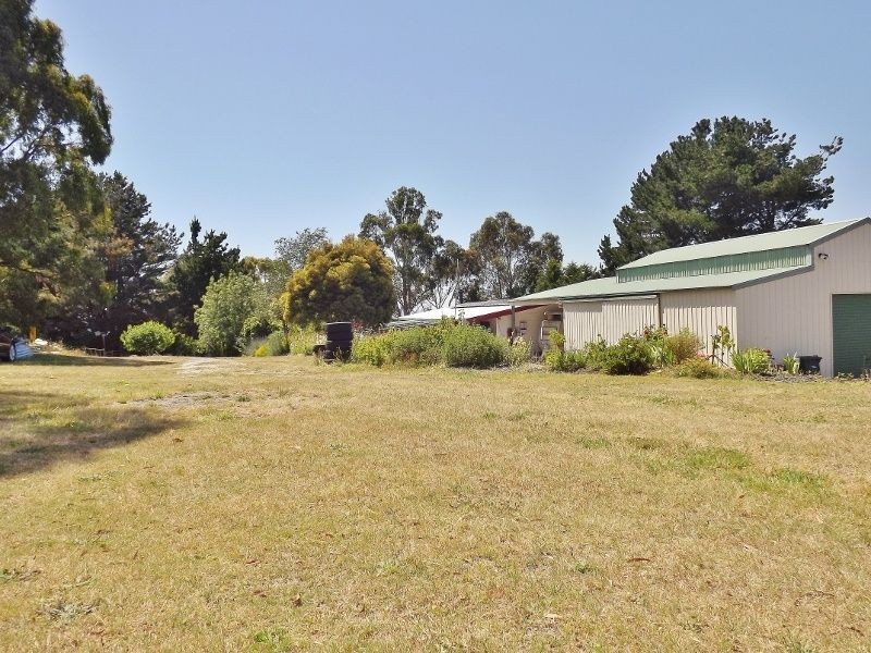 395 McDonalds Track, Hernes Oak VIC 3825