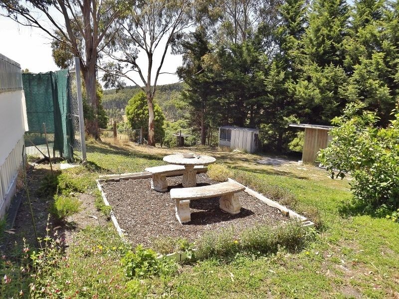 395 McDonalds Track, Hernes Oak VIC 3825