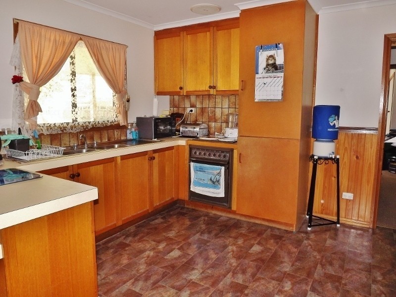 27 Thoresby Street, Newborough VIC 3825