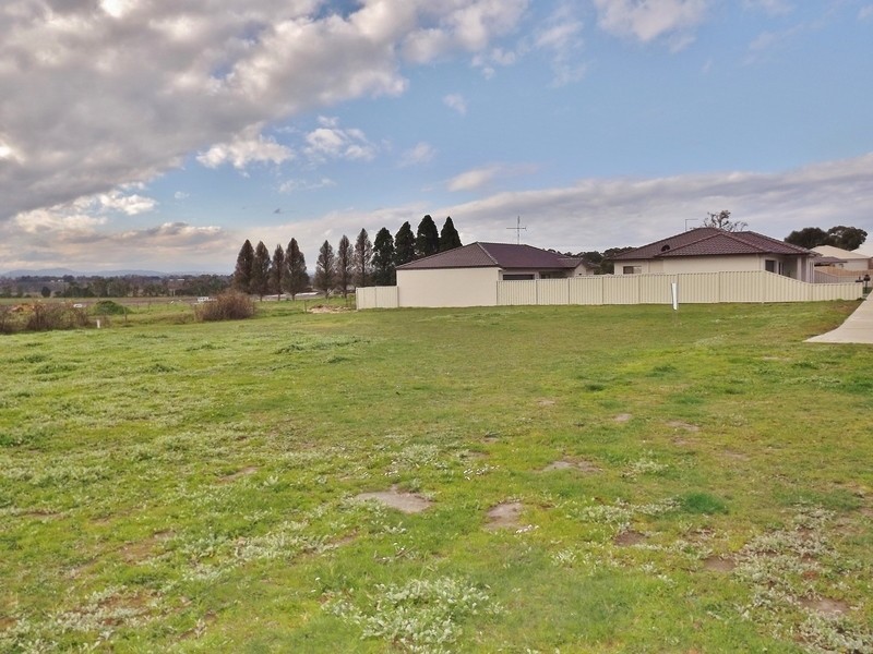 25 (Lot 36) Sweetwater Place, Moe VIC 3825