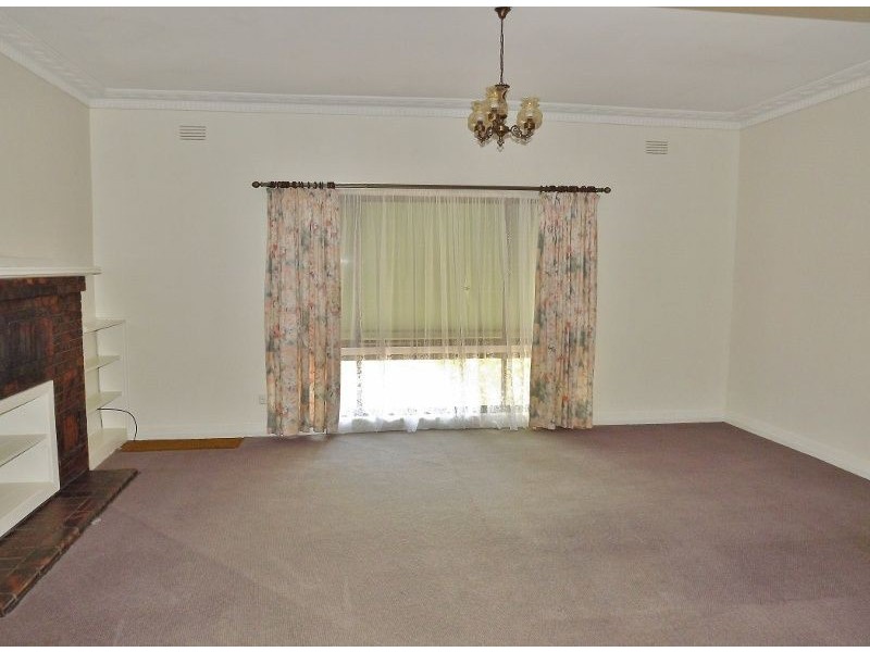 93 Hennessey Street, Moe VIC 3825