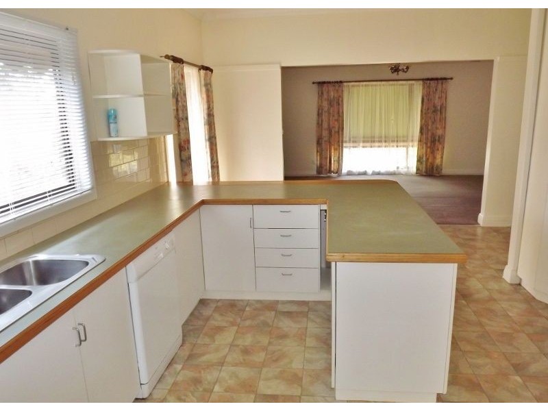 93 Hennessey Street, Moe VIC 3825