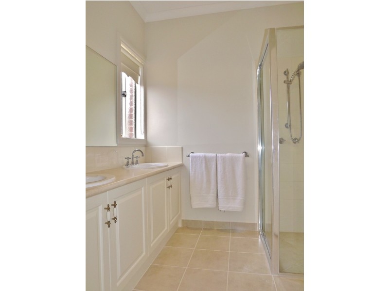 19  Montane Boulevard, Newborough VIC 3825