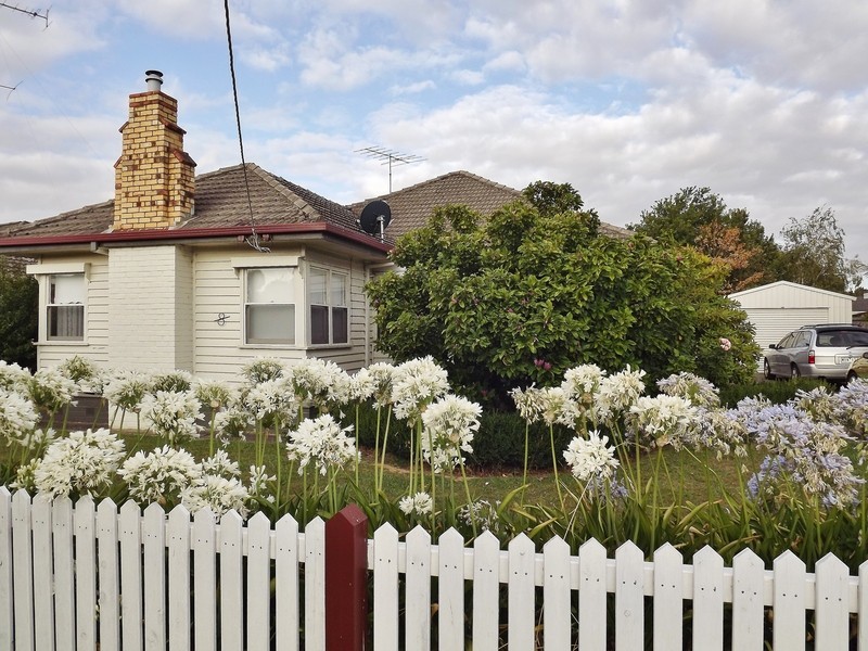 8 Chapmans Road, Trafalgar VIC 3824