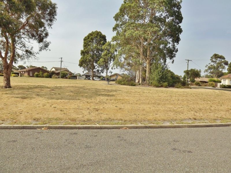 21 Avon Court, Newborough VIC 3825