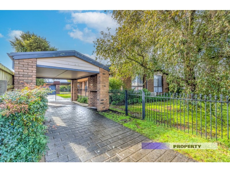 7 Hall Court, Newborough VIC 3825