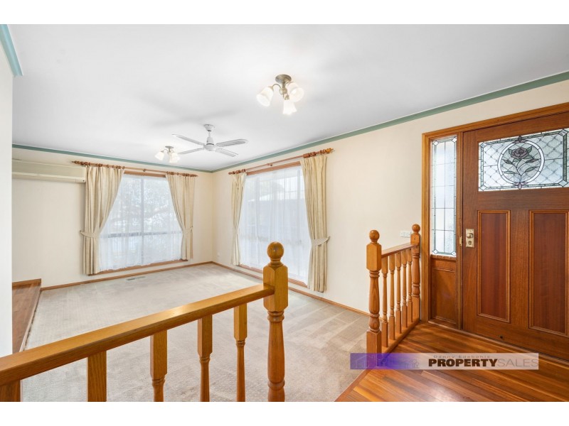 7 Hall Court, Newborough VIC 3825