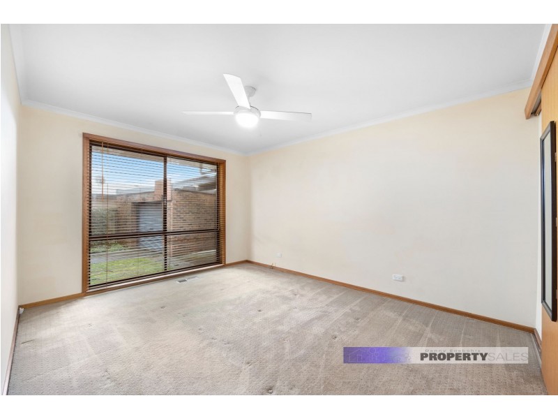 7 Hall Court, Newborough VIC 3825