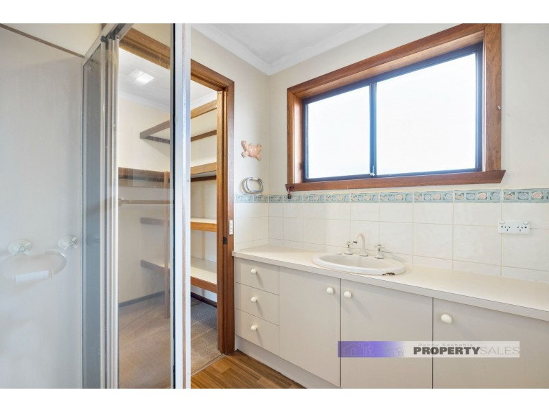 7 Hall Court, Newborough VIC 3825