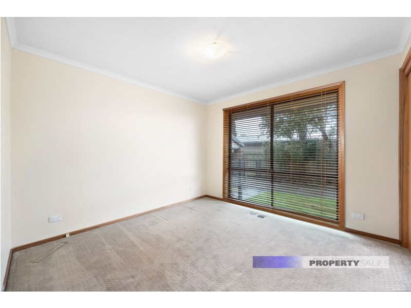 7 Hall Court, Newborough VIC 3825