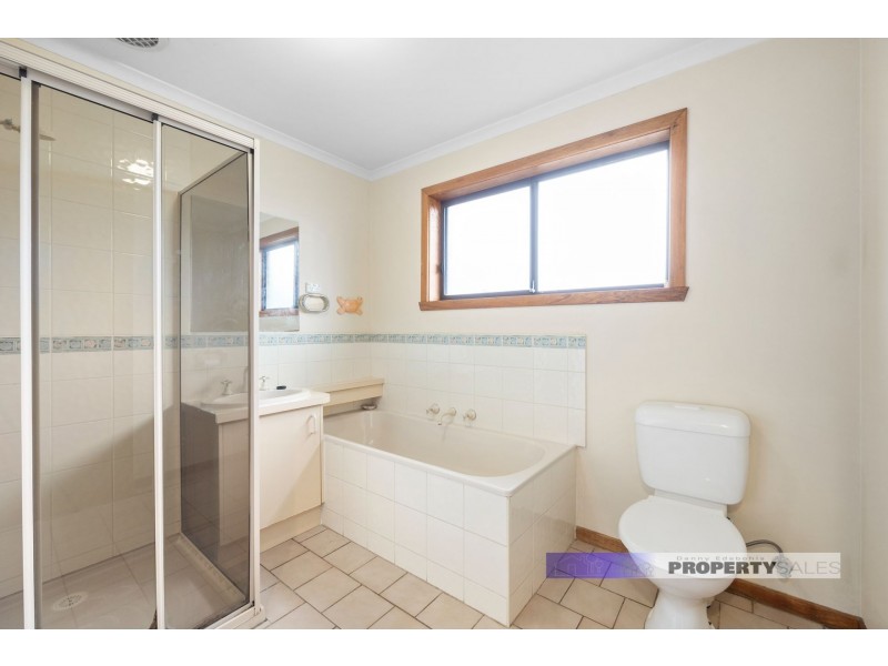 7 Hall Court, Newborough VIC 3825