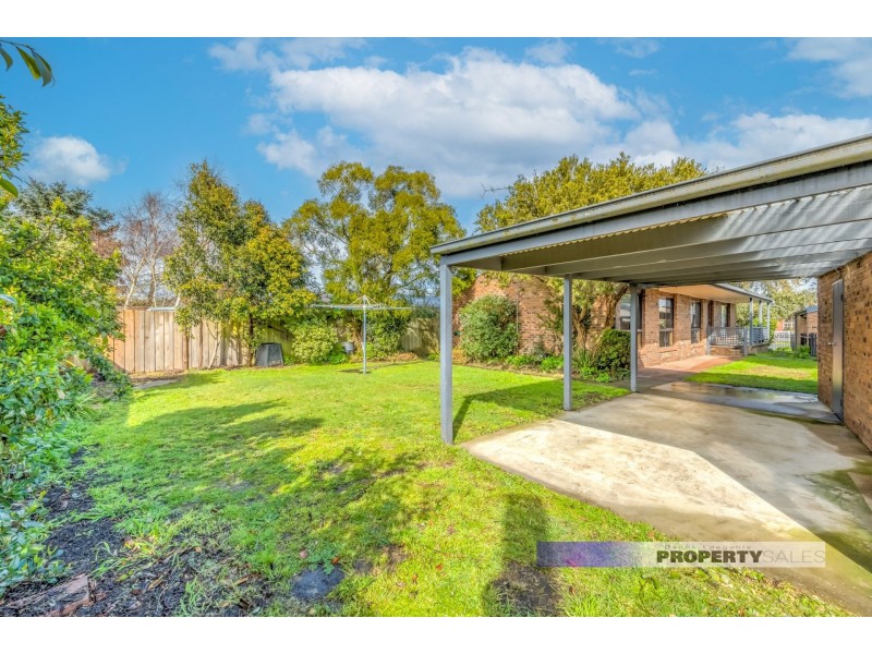 7 Hall Court, Newborough VIC 3825