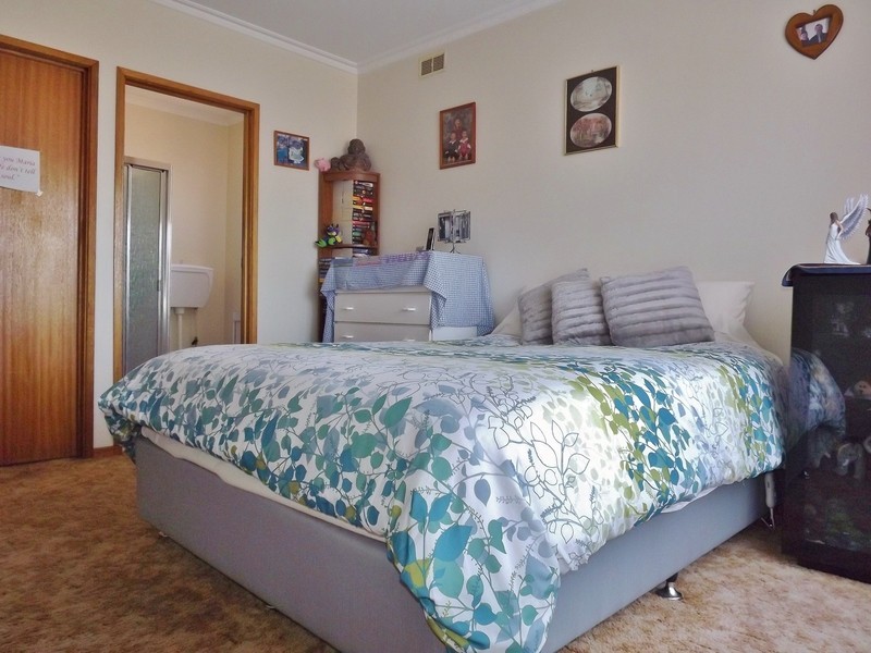 13 Merton Court, Newborough VIC 3825