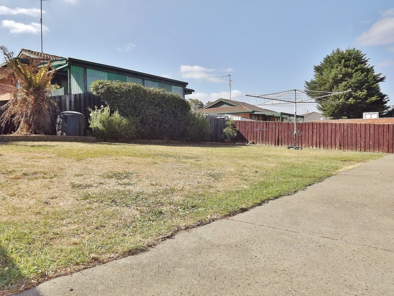 13 Merton Court, Newborough VIC 3825