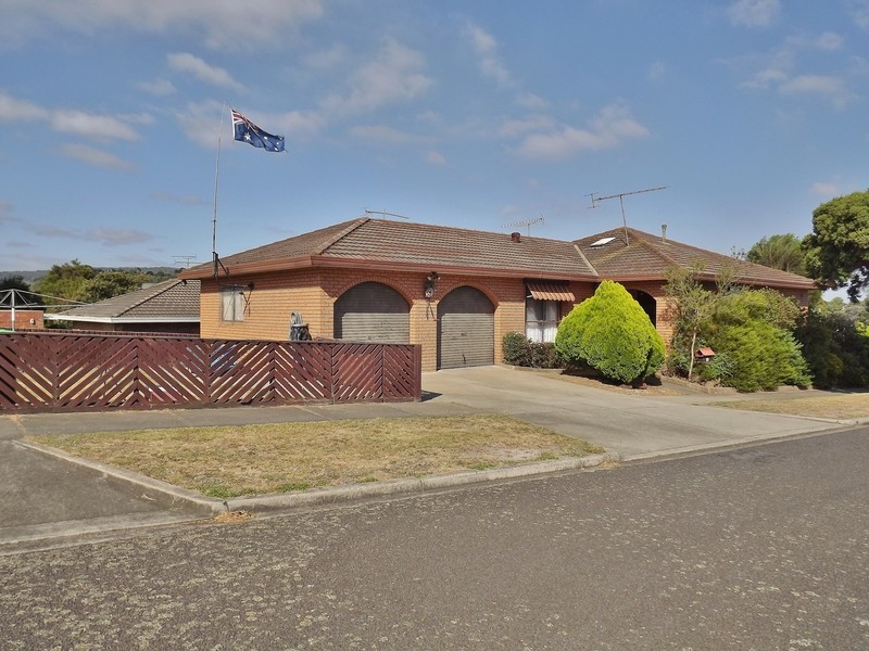 13 Merton Court, Newborough VIC 3825