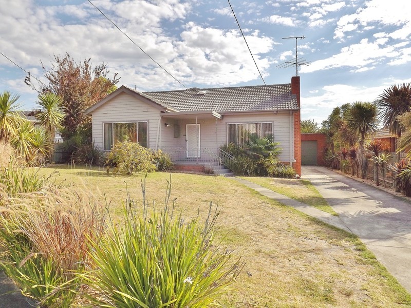 27 Heather Grove, Newborough VIC 3825