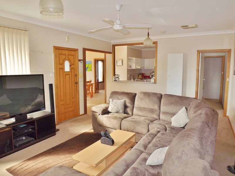 27 Heather Grove, Newborough VIC 3825