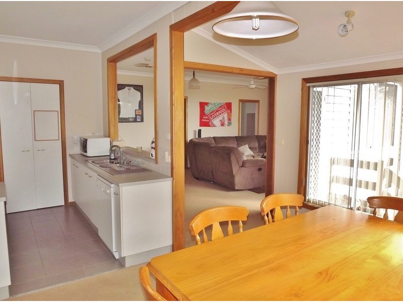 27 Heather Grove, Newborough VIC 3825
