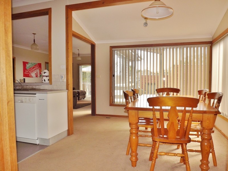 27 Heather Grove, Newborough VIC 3825