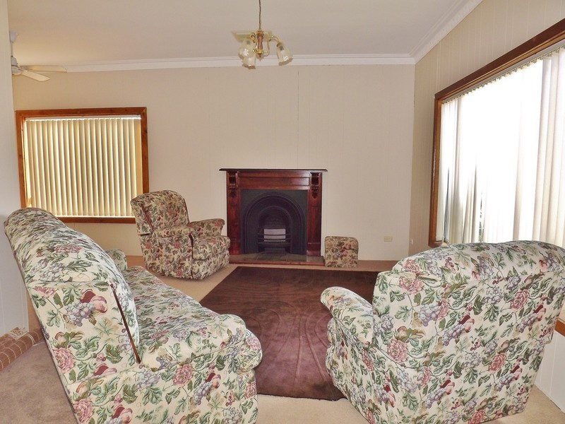 27 Heather Grove, Newborough VIC 3825