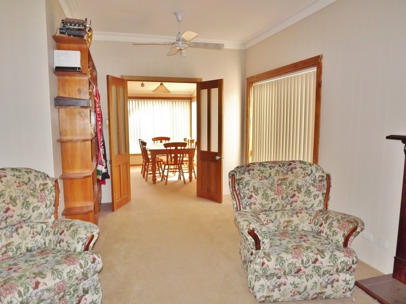 27 Heather Grove, Newborough VIC 3825