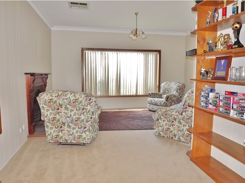 27 Heather Grove, Newborough VIC 3825