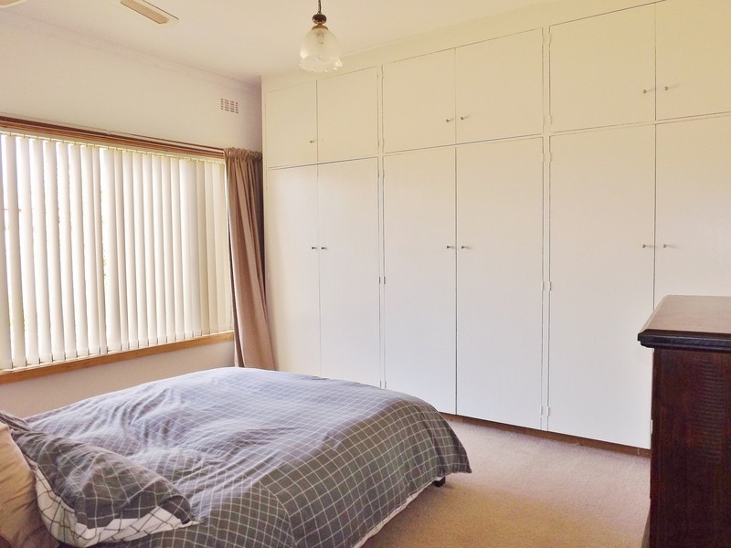 27 Heather Grove, Newborough VIC 3825