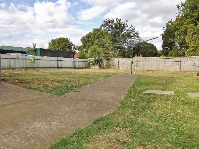 8 Chapmans Road, Trafalgar VIC 3824